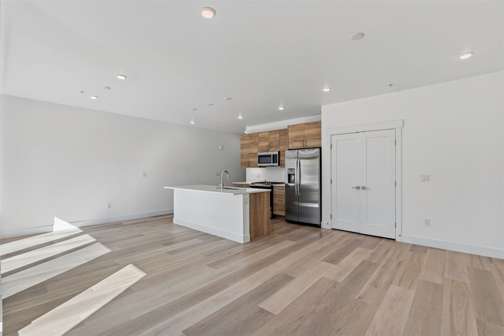 740 Blue River Parkway B12 Property Photo 4