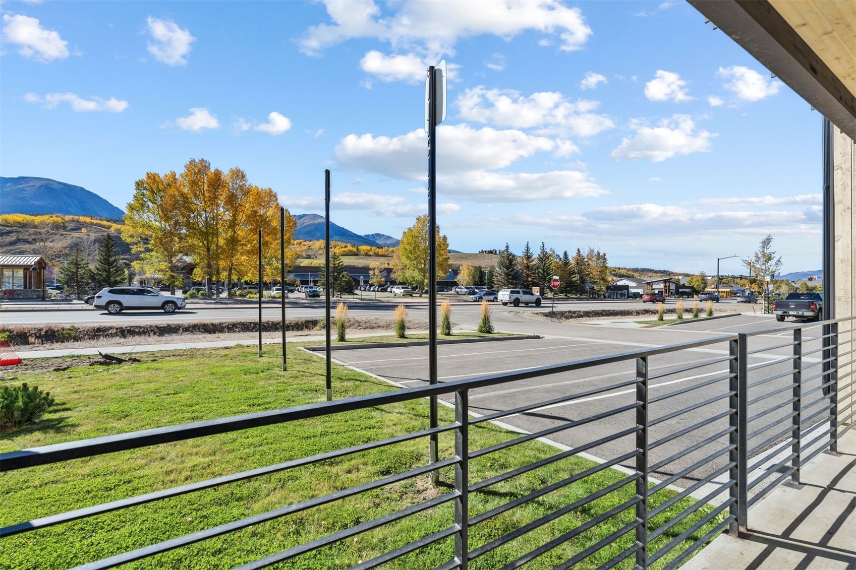 740 Blue River Parkway B12 Property Photo 6