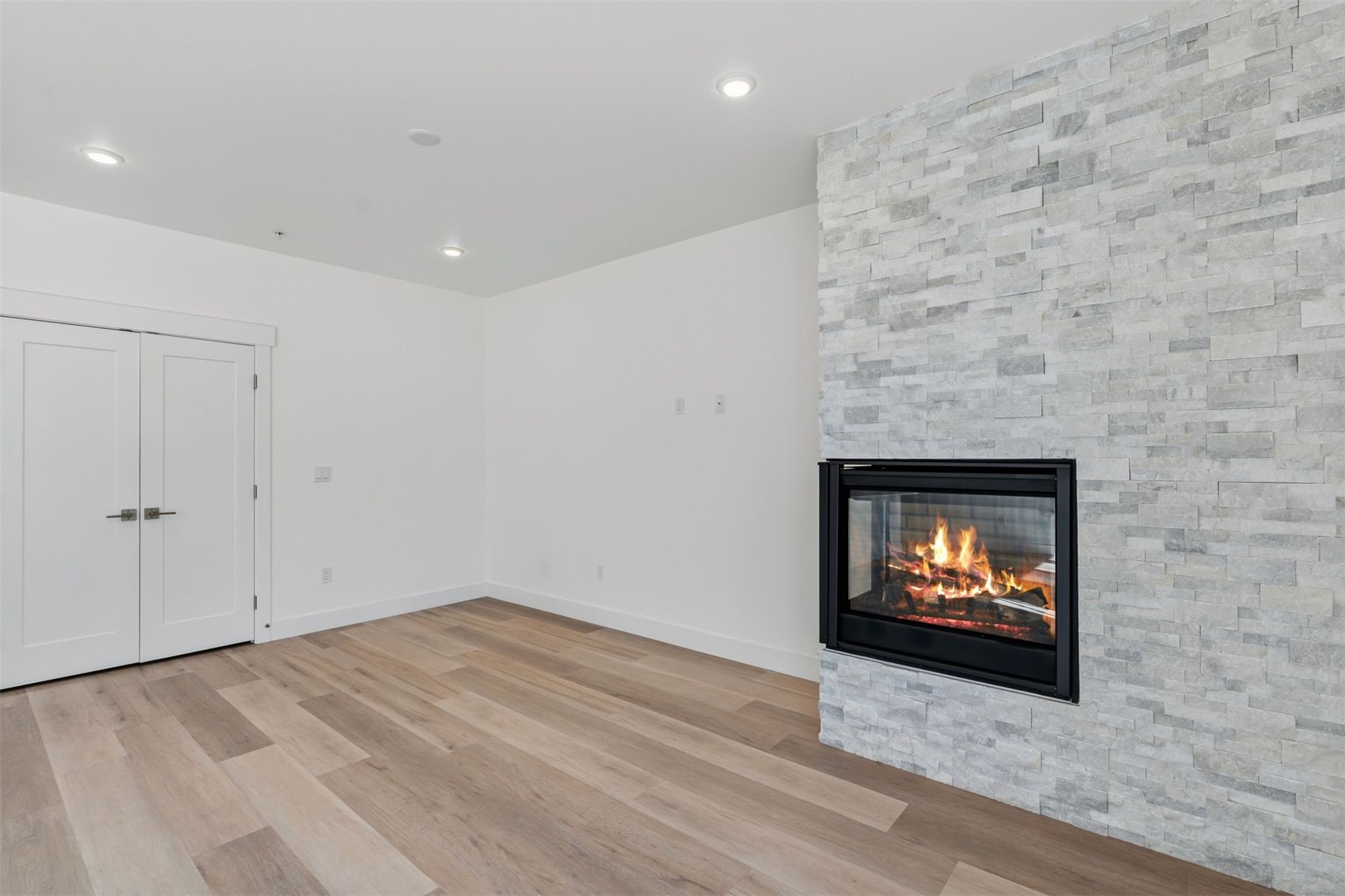 740 Blue River Parkway B12 Property Photo 14