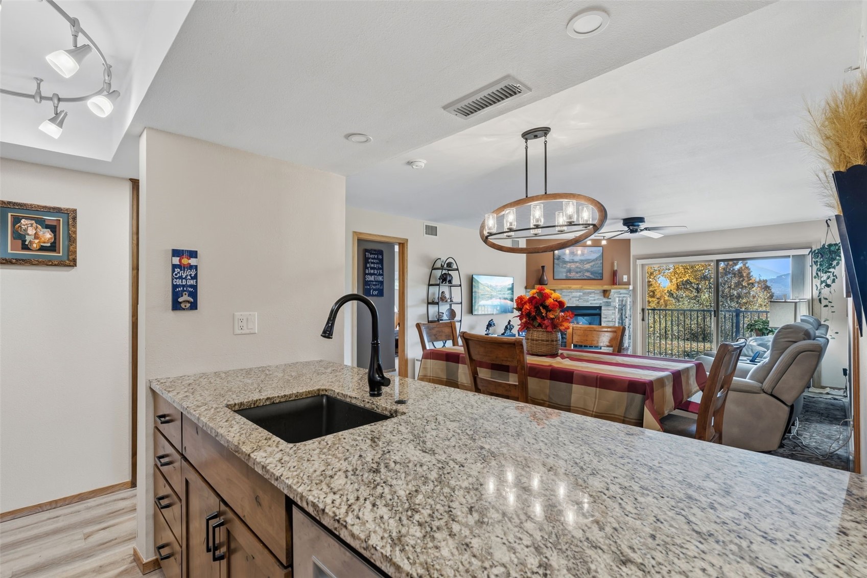 1610 Lakeview Terrace 102a Property Photo 4