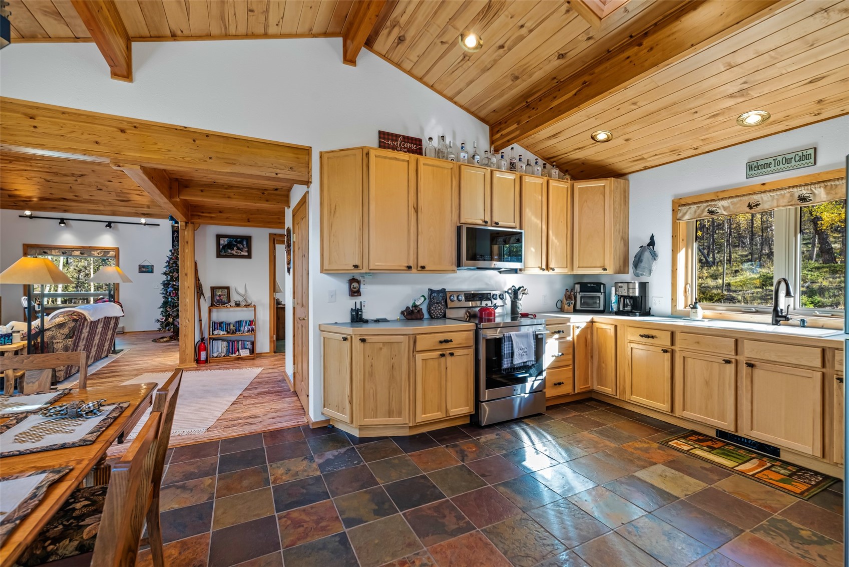 913 Longbow Drive Property Photo 7