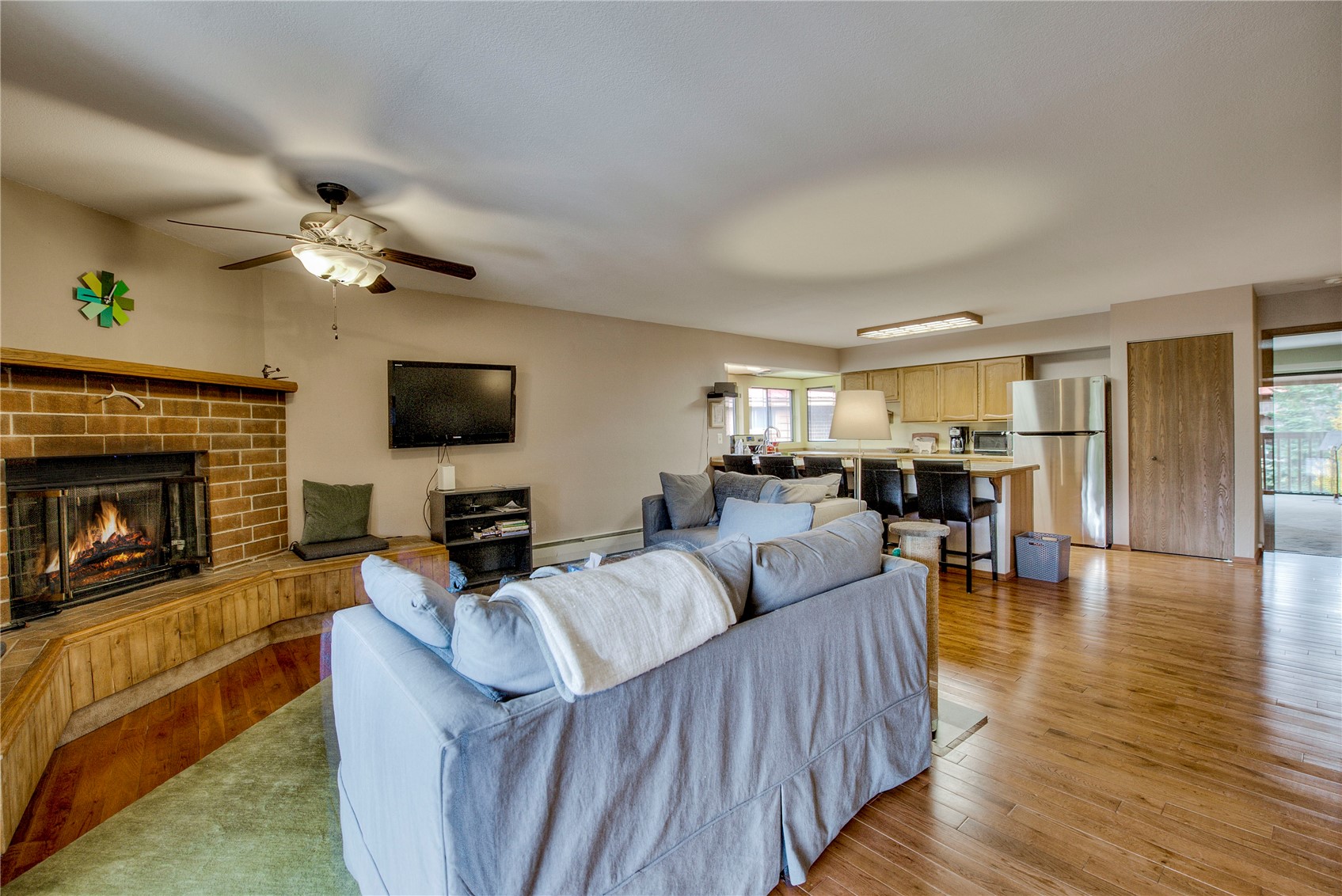 742 Lagoon Drive E Property Photo 2