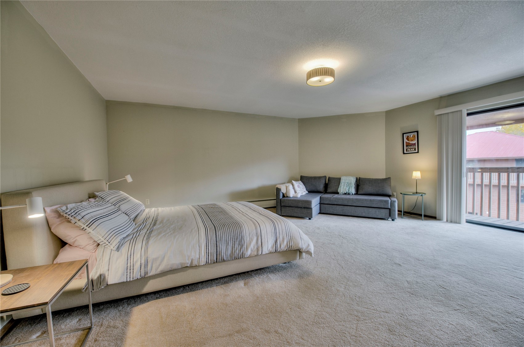 742 Lagoon Drive E Property Photo 9