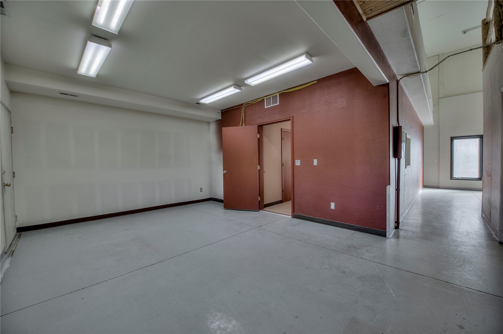 129 W 10 Street B Property Photo 12