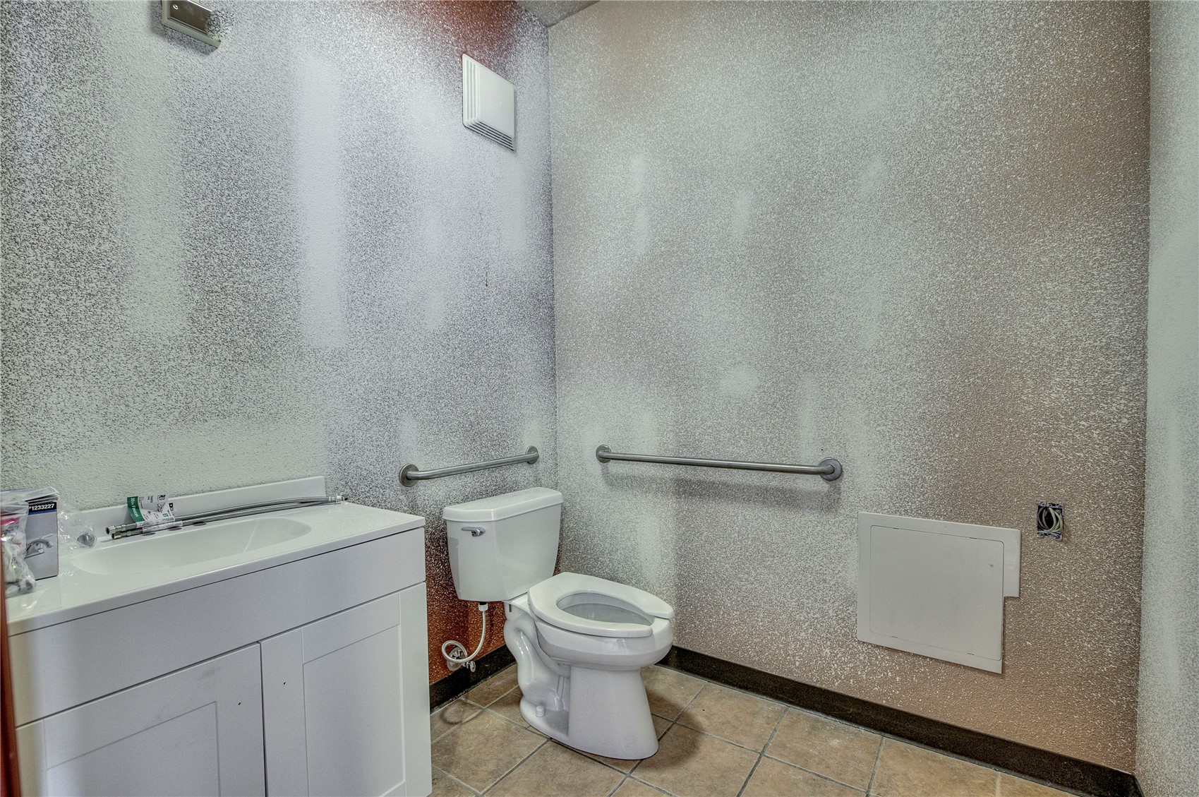 129 W 10 Street B Property Photo 17