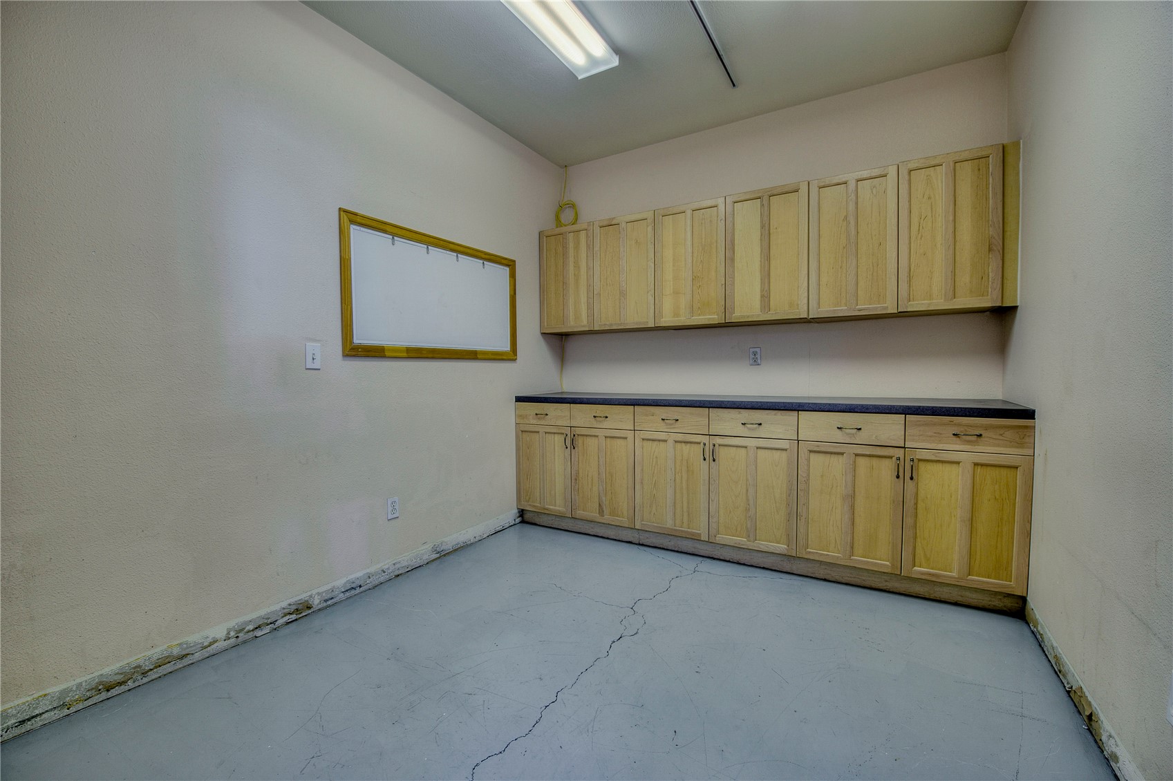 129 W 10 Street B Property Photo 19