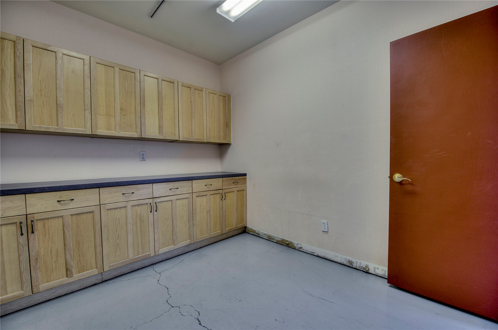 129 W 10 Street B Property Photo 20