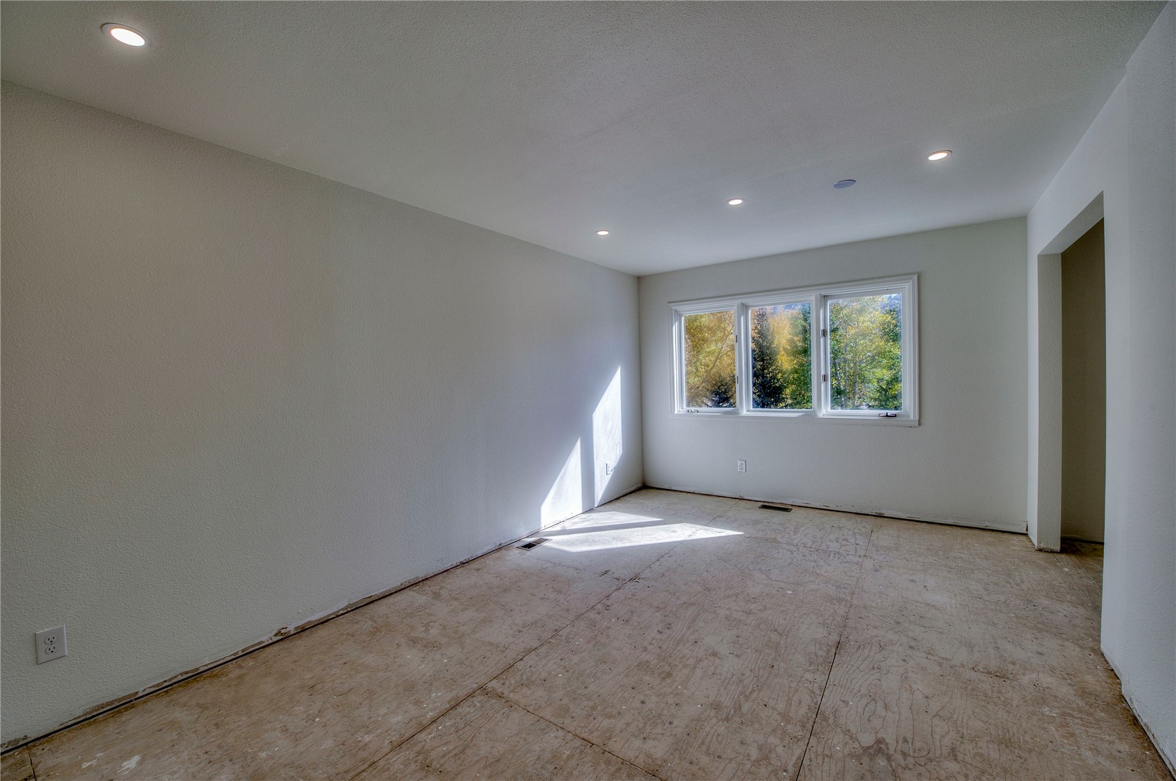 129 W 10 Street B Property Photo 27
