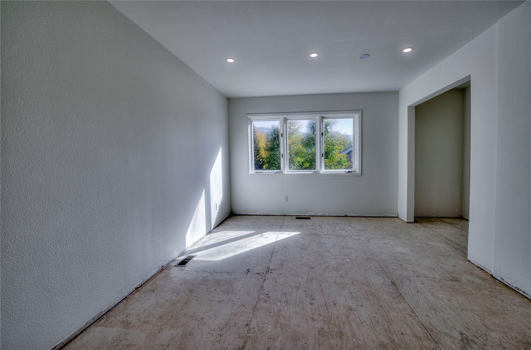 129 W 10 Street B Property Photo 29