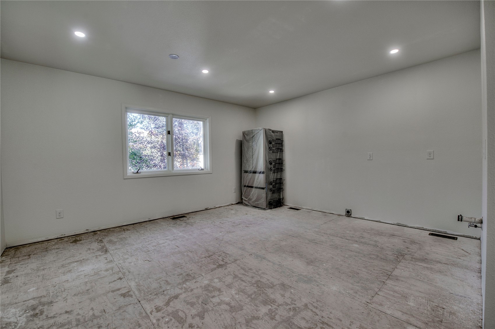 129 W 10 Street B Property Photo 31