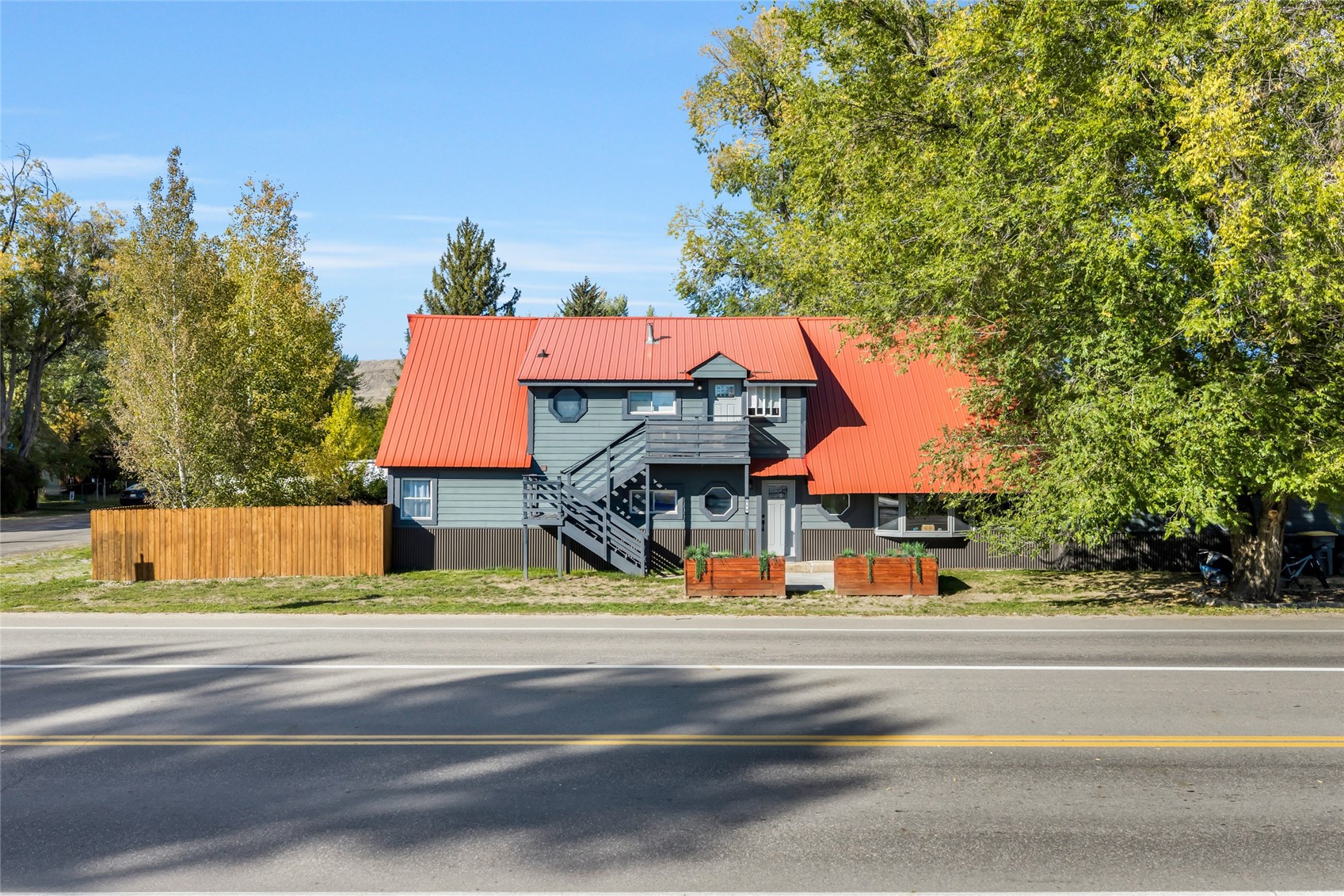 550 W Jefferson AVENUE Property Photo 1