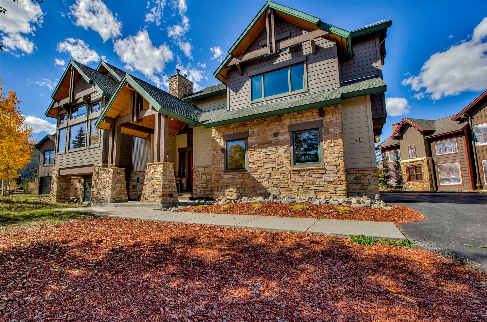 51 Mule Deer Court Property Photo