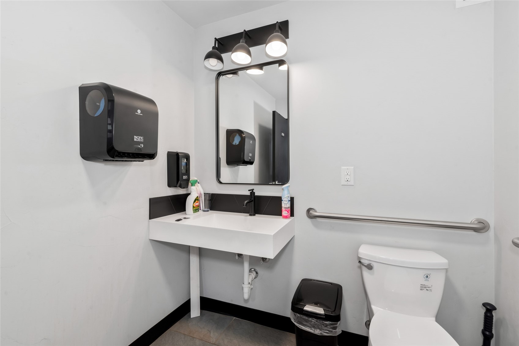 1856 Kamar Plaza Property Photo 34