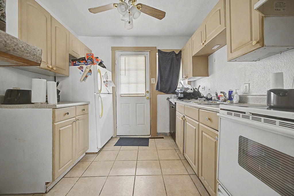 630 W 6th Street 5 Property Photo 16