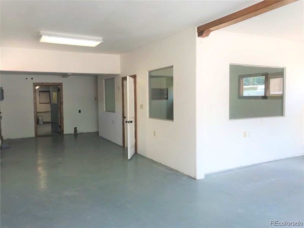 112 E Main Street Property Photo 8