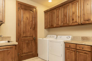 221 Picabo St #f (interest 3-c) Property Photo 18