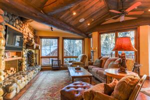 351 Eagles Wing Dr Property Photo 3