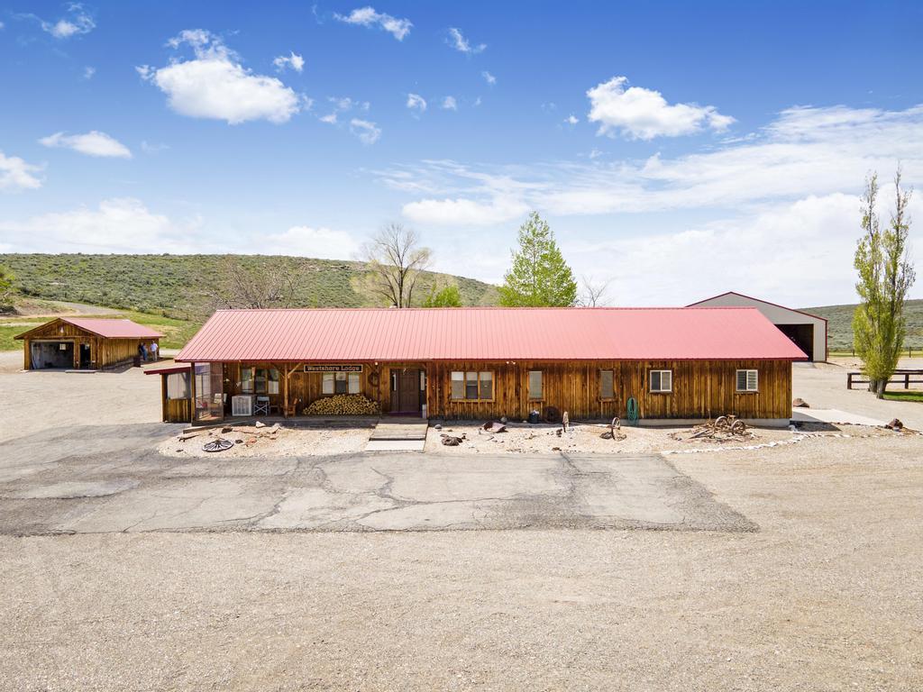 768 Cottonwood Rd Property Photo 3
