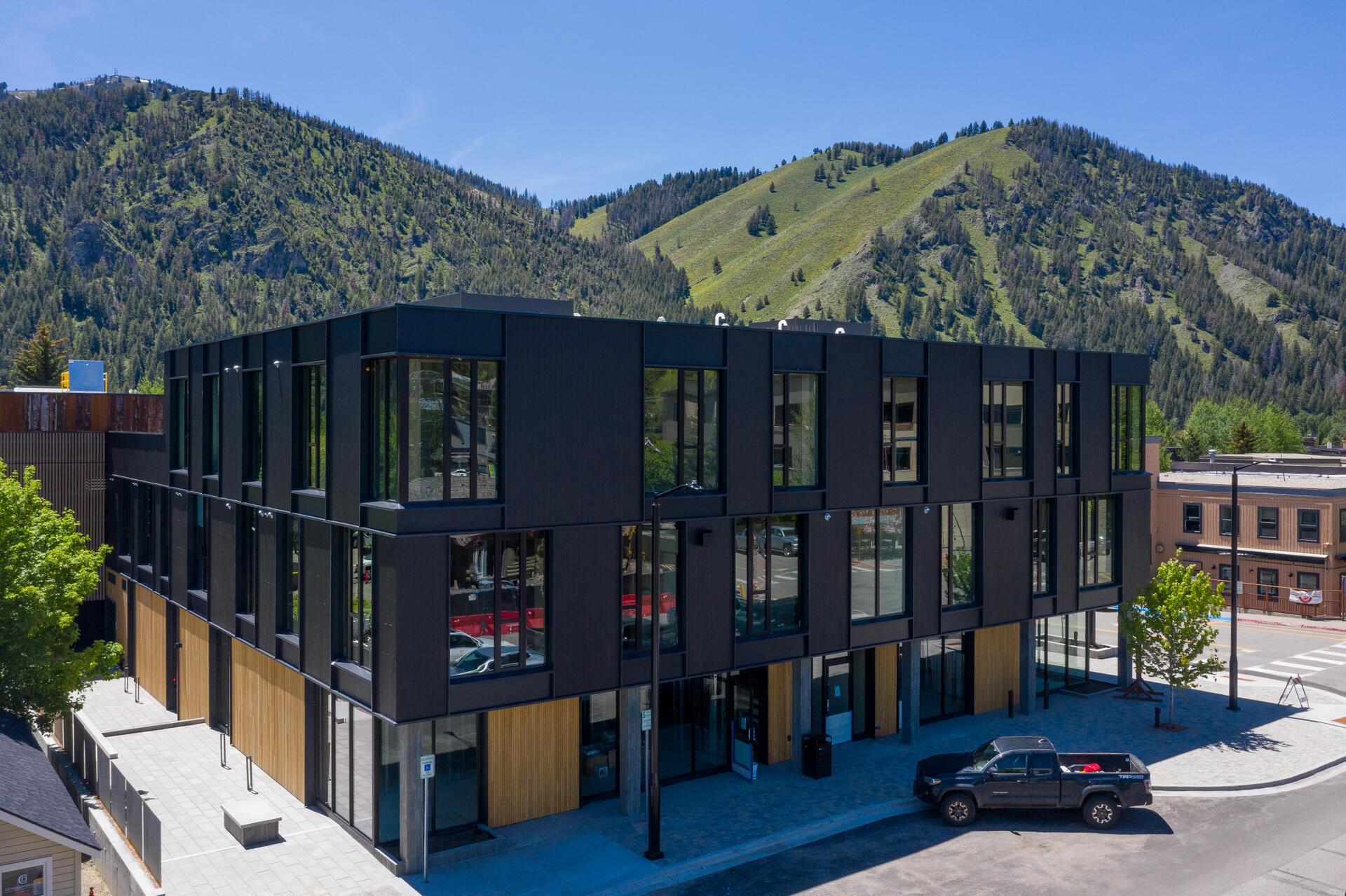 100 Fourth St W Property Photo 3