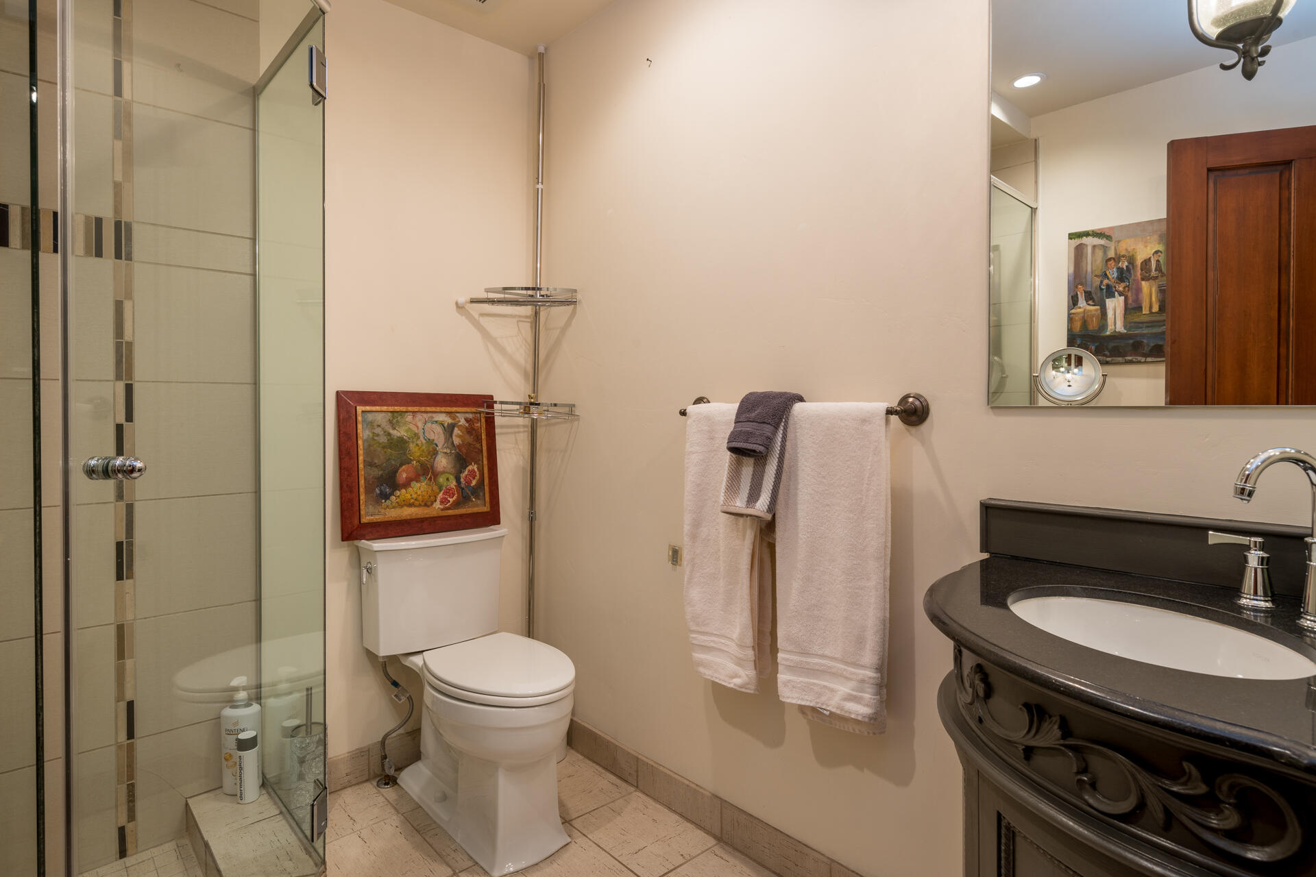 631 E Croy St 3 Property Photo 11
