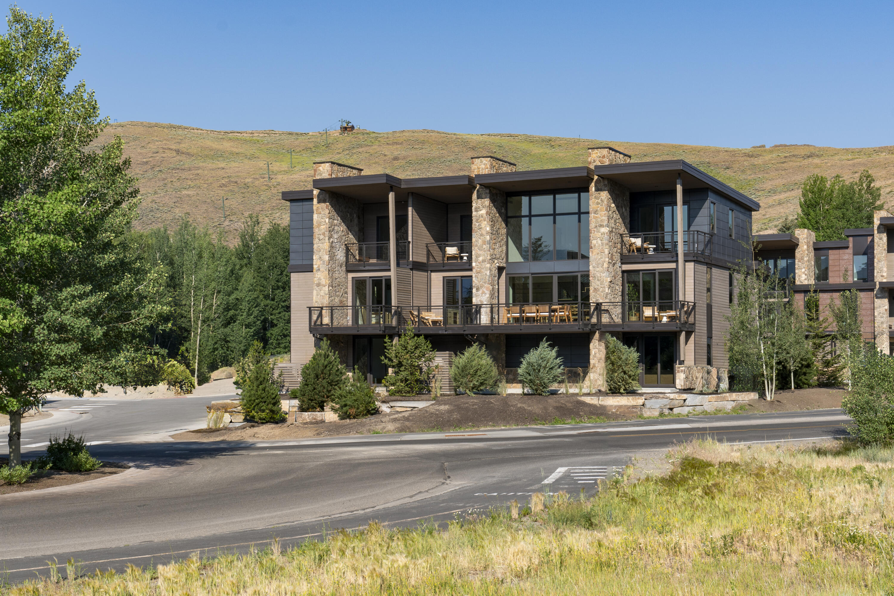 2905 Lahontan Lane Property Photo 3
