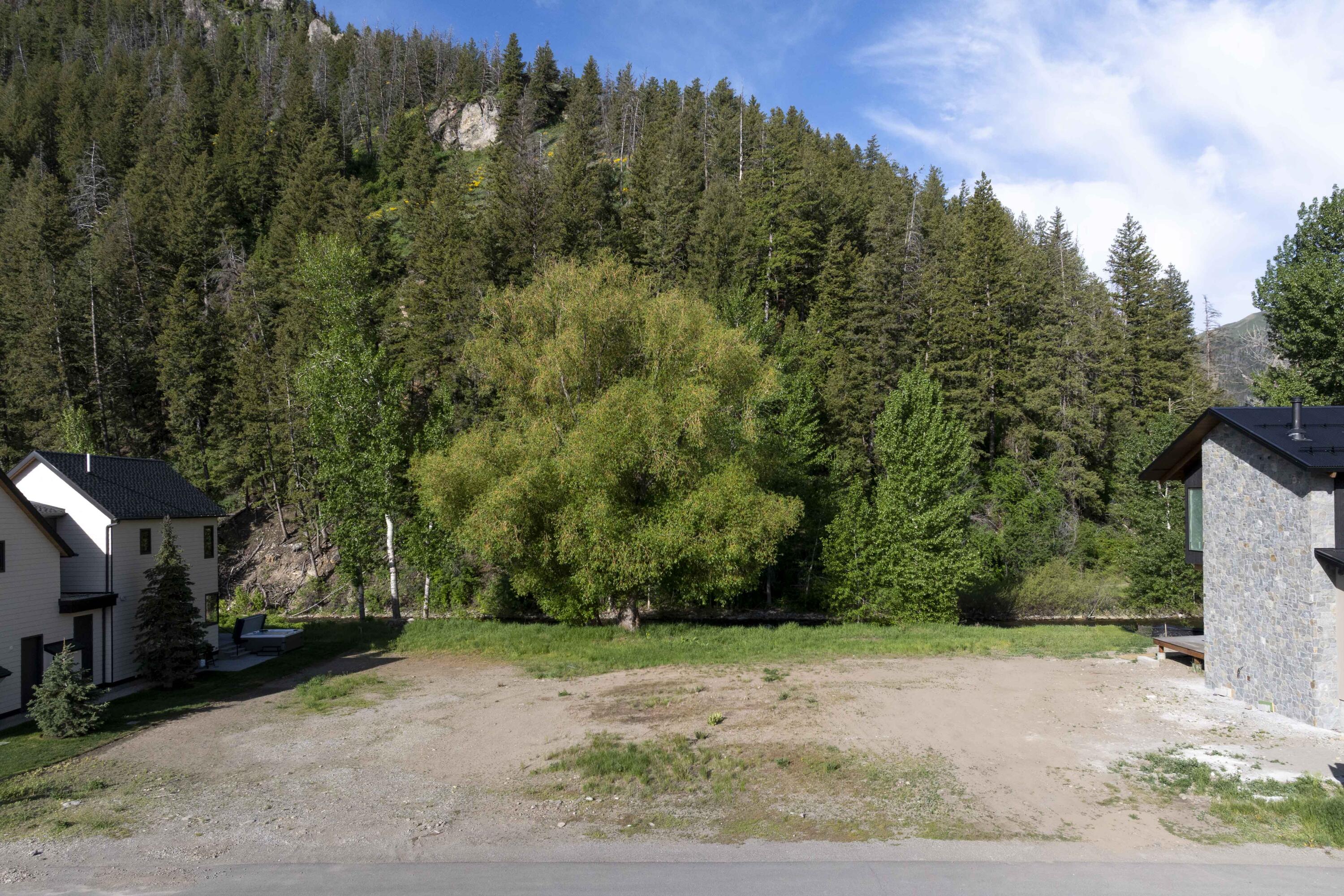 125 Mountain Crk Dr Property Photo 2