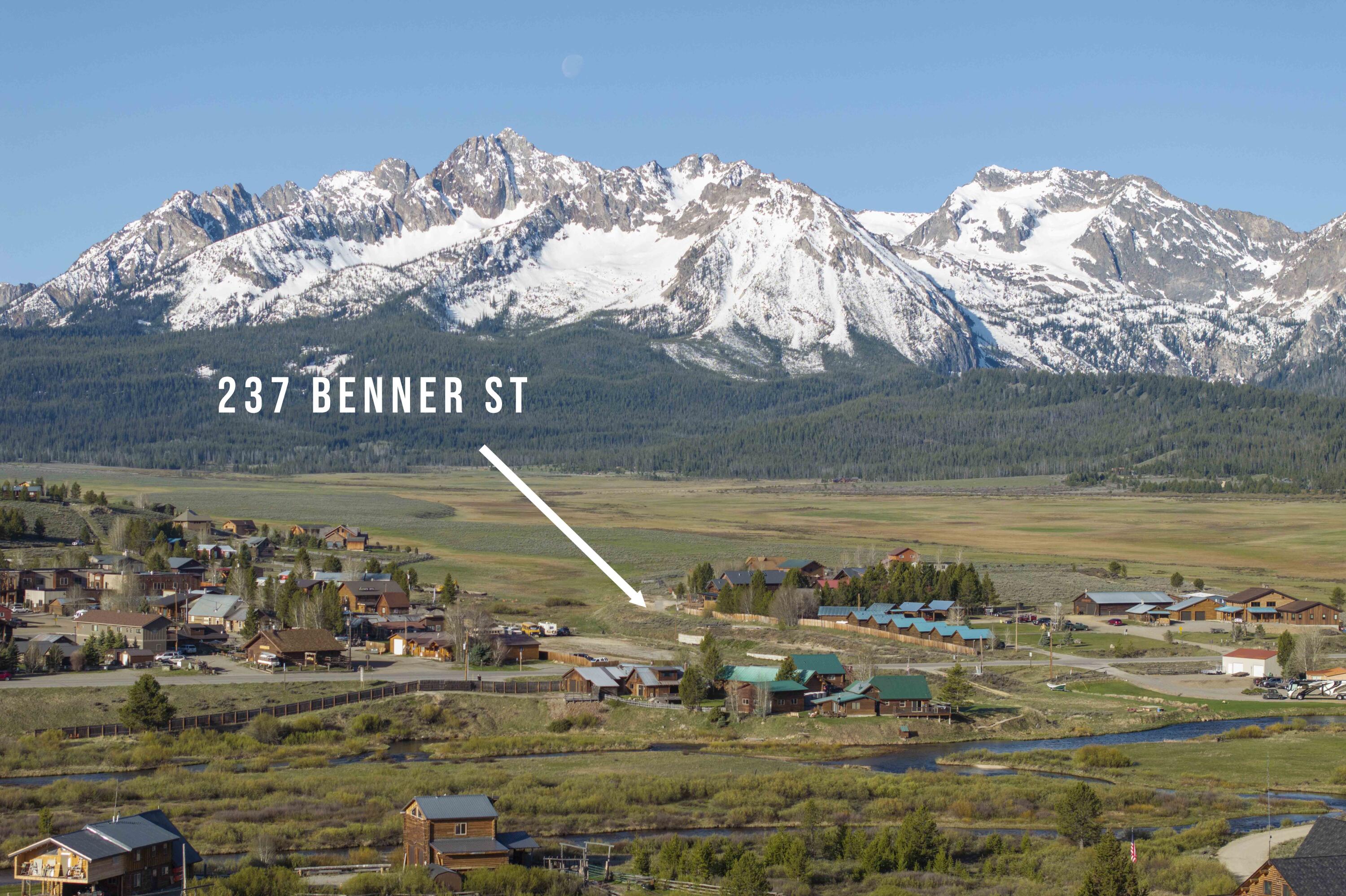 237 Benner St Property Photo