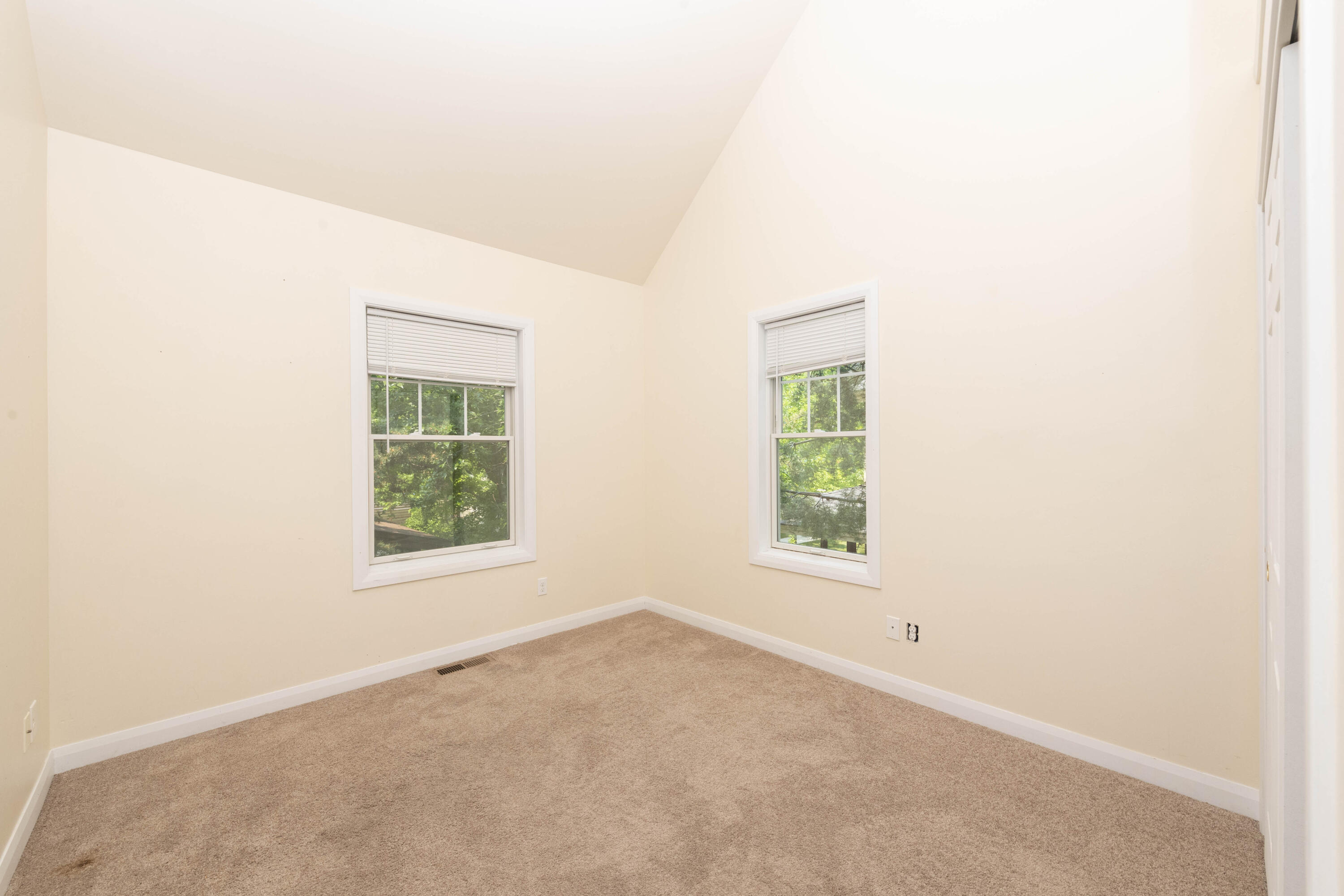 1010 E Myrtle St Property Photo 12