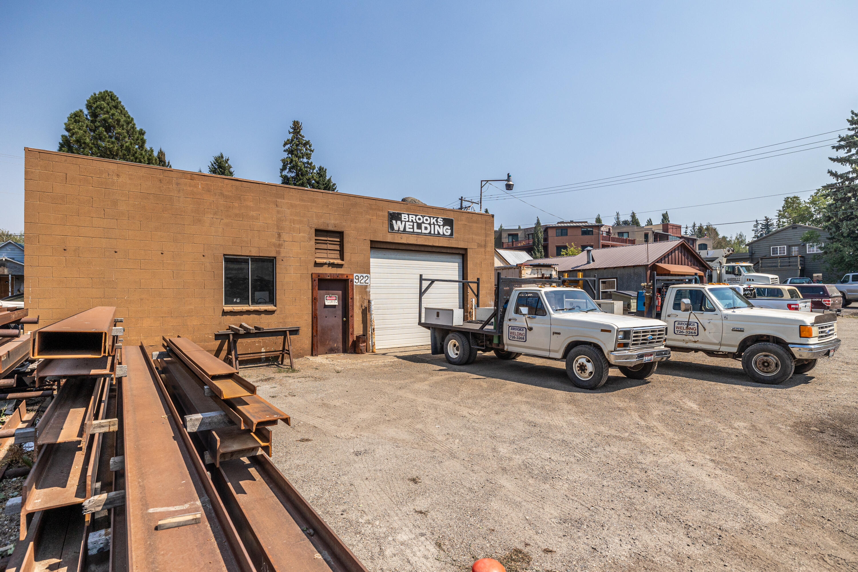 922 E Warm Springs Rd Property Photo 1