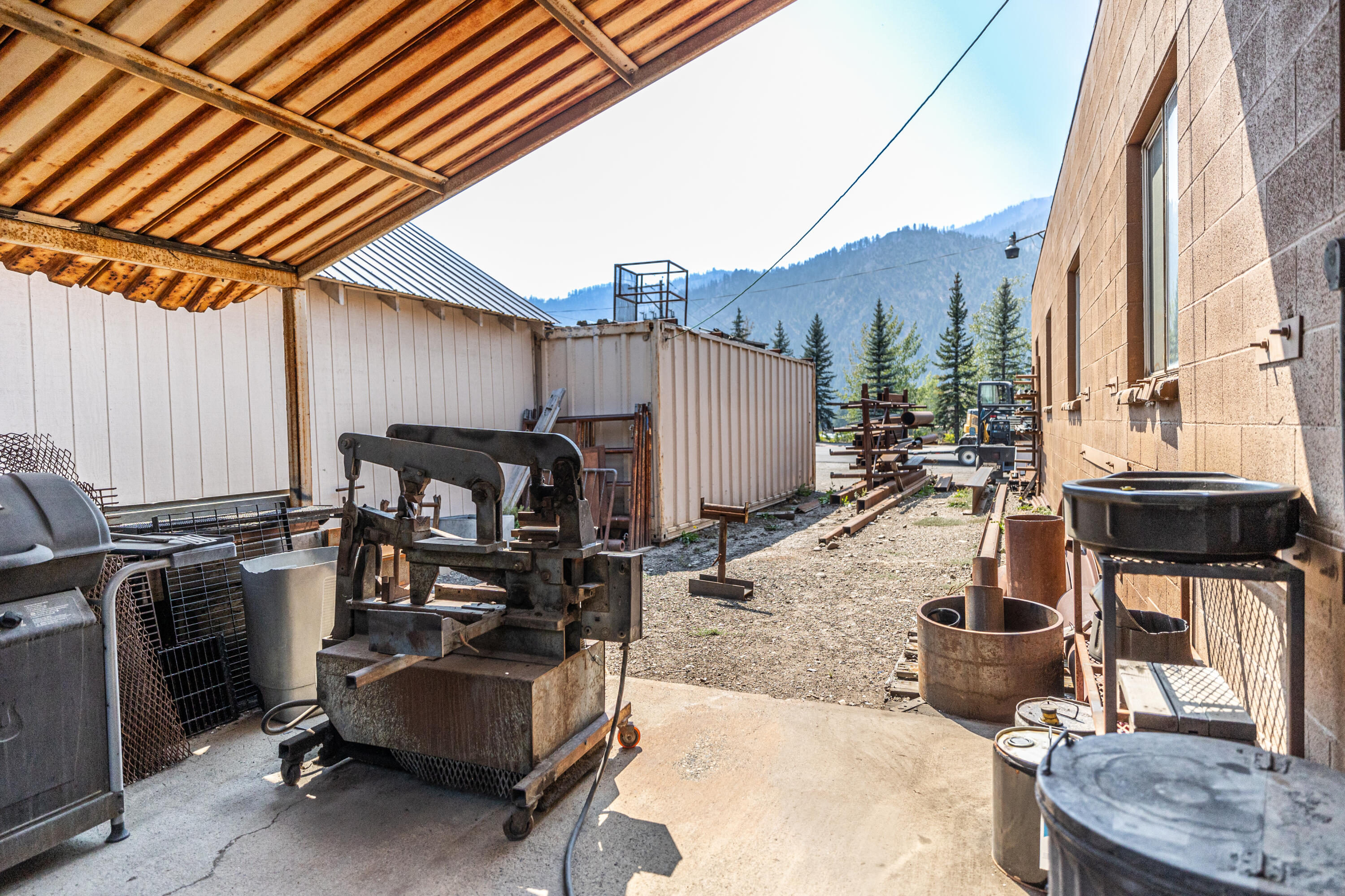 922 E Warm Springs Rd Property Photo 5