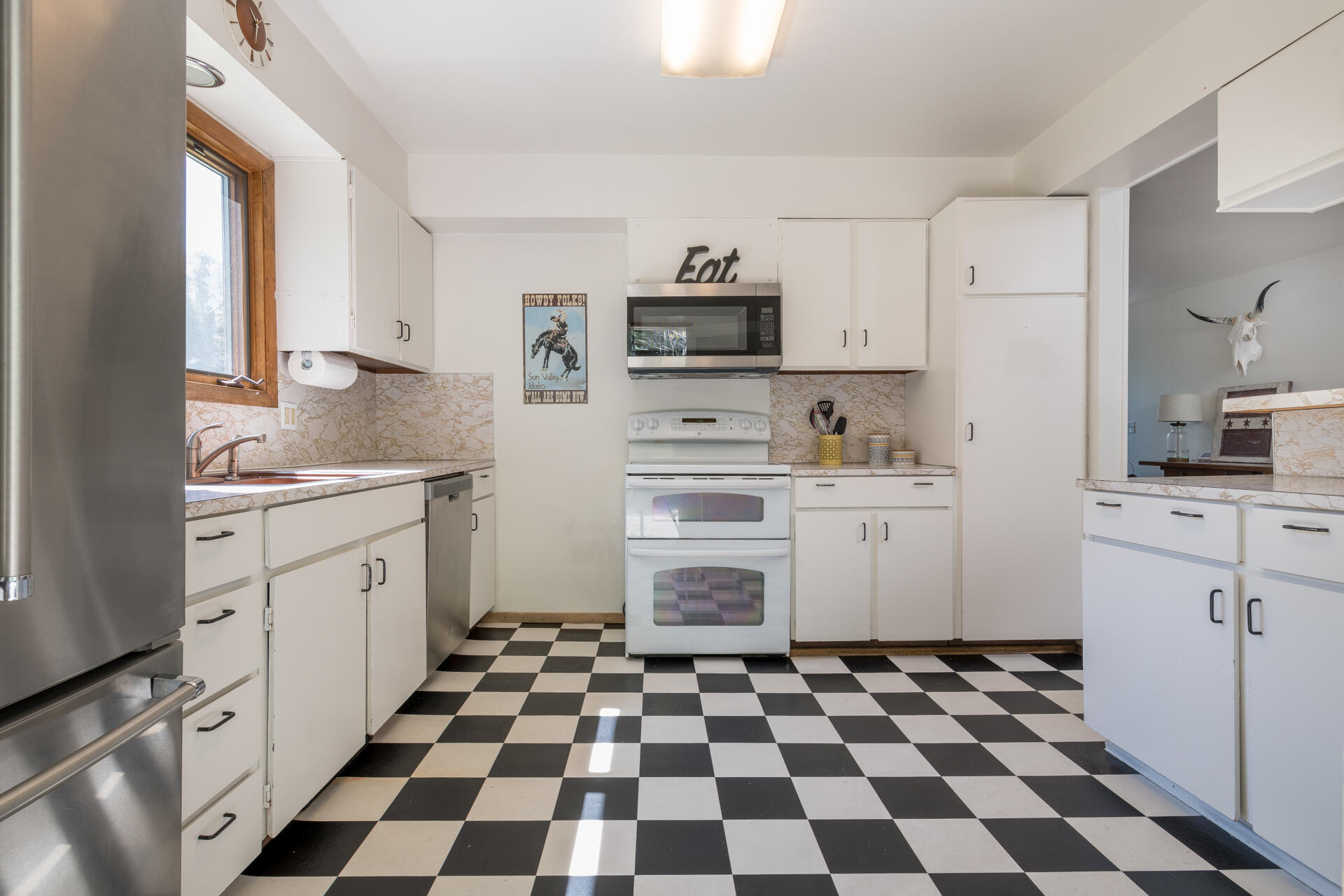 205 Jade St Property Photo 4
