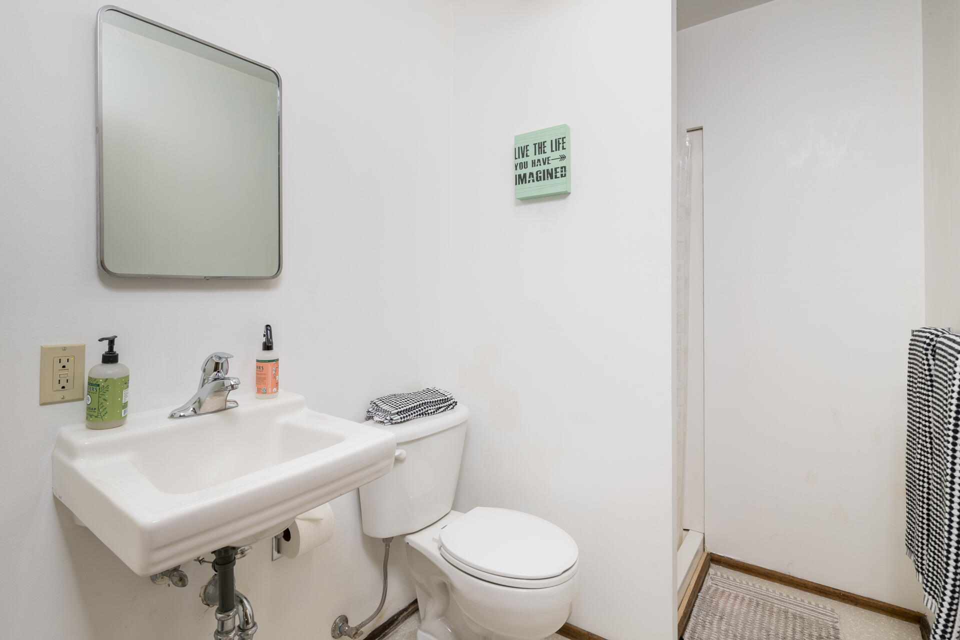 205 Jade St Property Photo 16