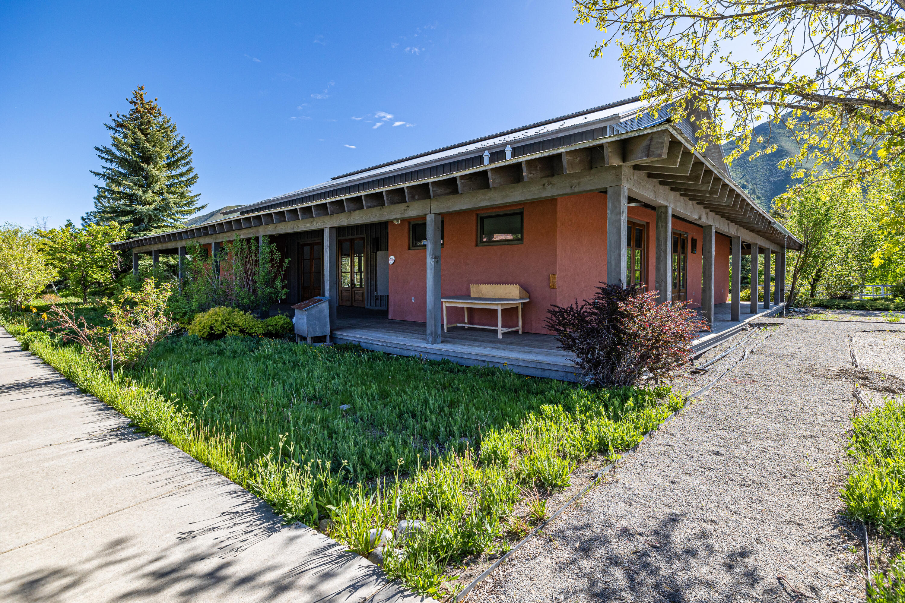 1451 Aviation Dr Property Photo 4