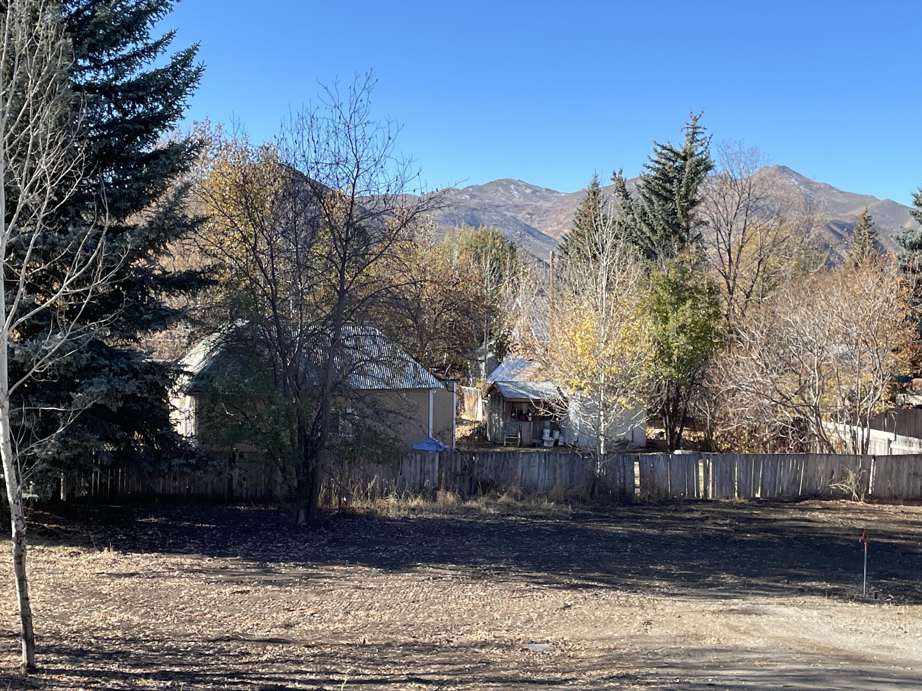 521 ELM St Property Photo 1
