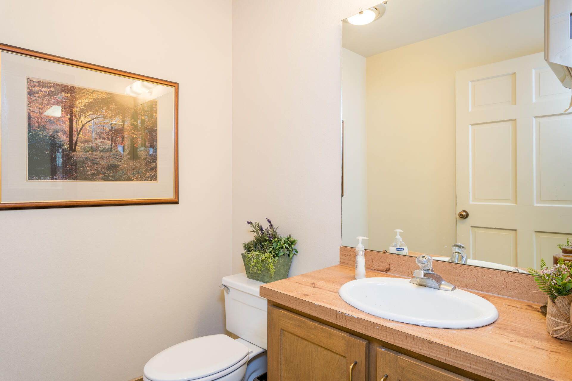 171 W 6th St Property Photo 11