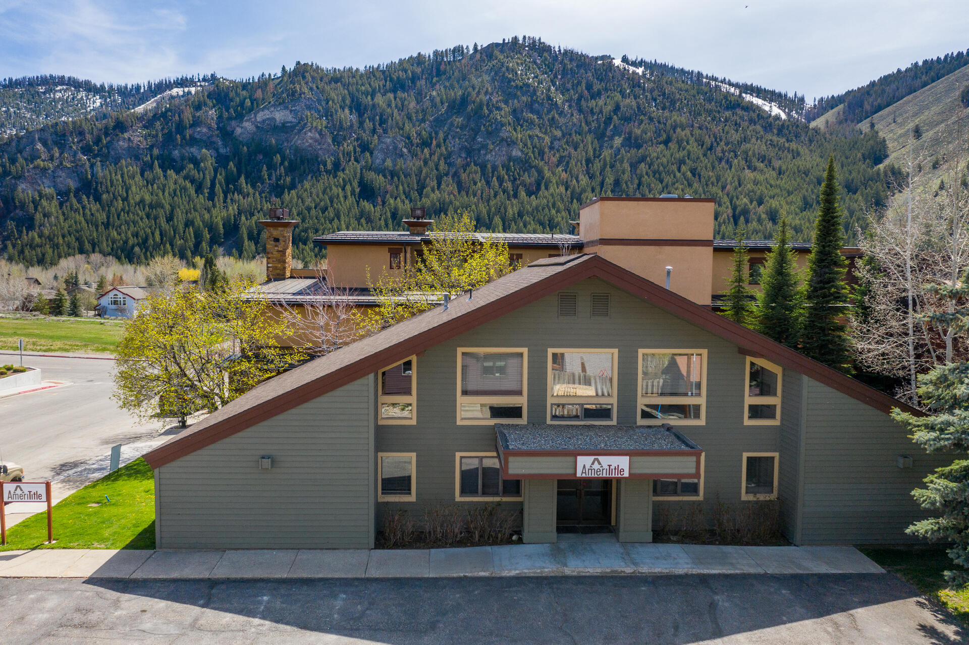 171 W 6th St Property Photo 13