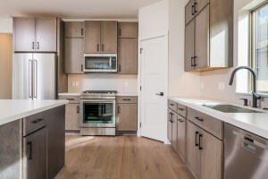 711 N 2nd Ave Property Photo 6
