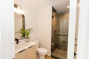 410 N River St 3 Property Photo 4