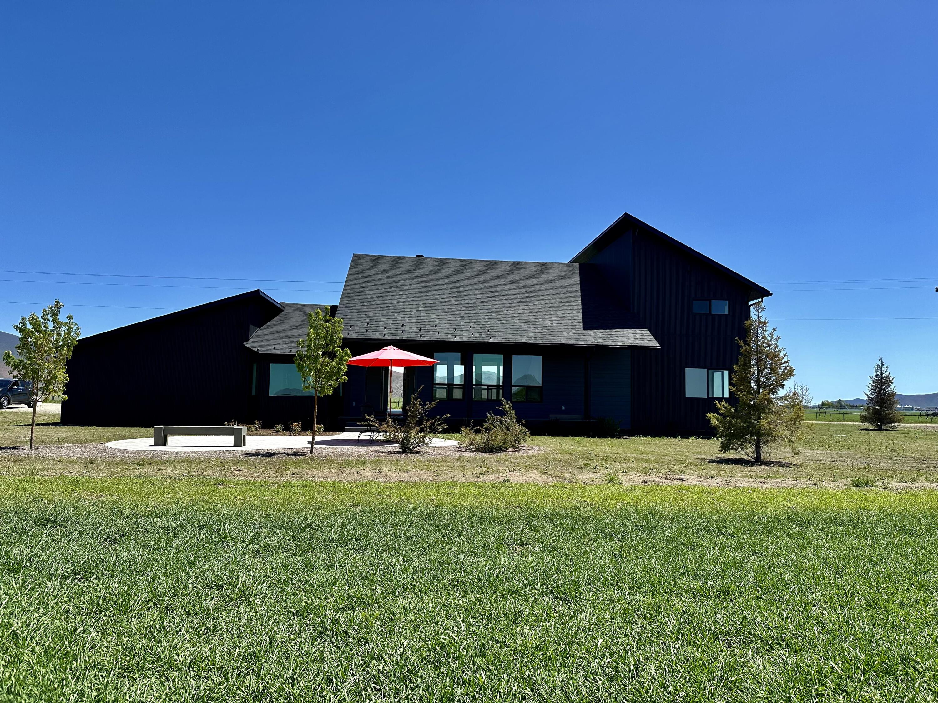 139 Baseline Rd Property Photo 3