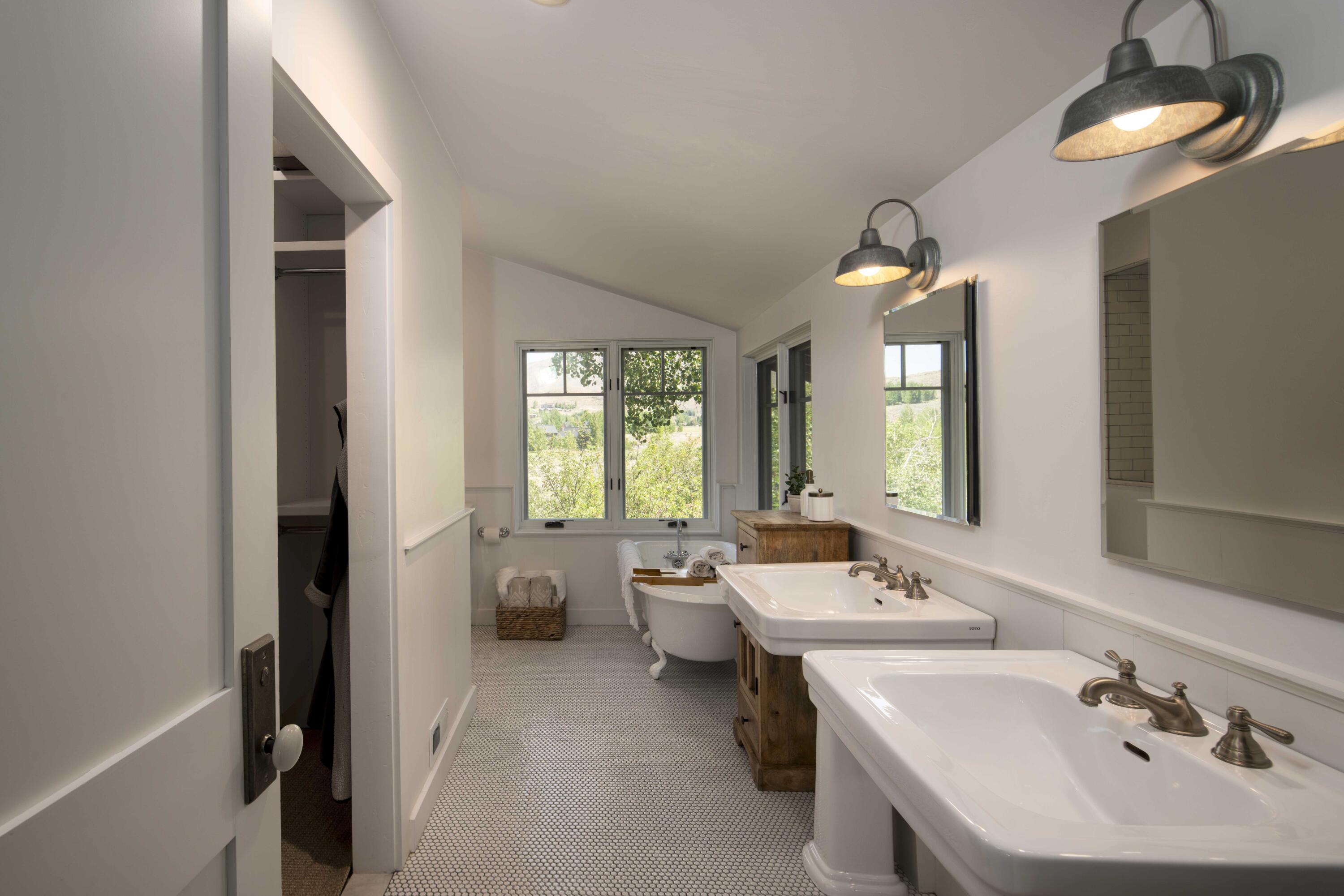 142 Indian Creek Rd Property Photo 26