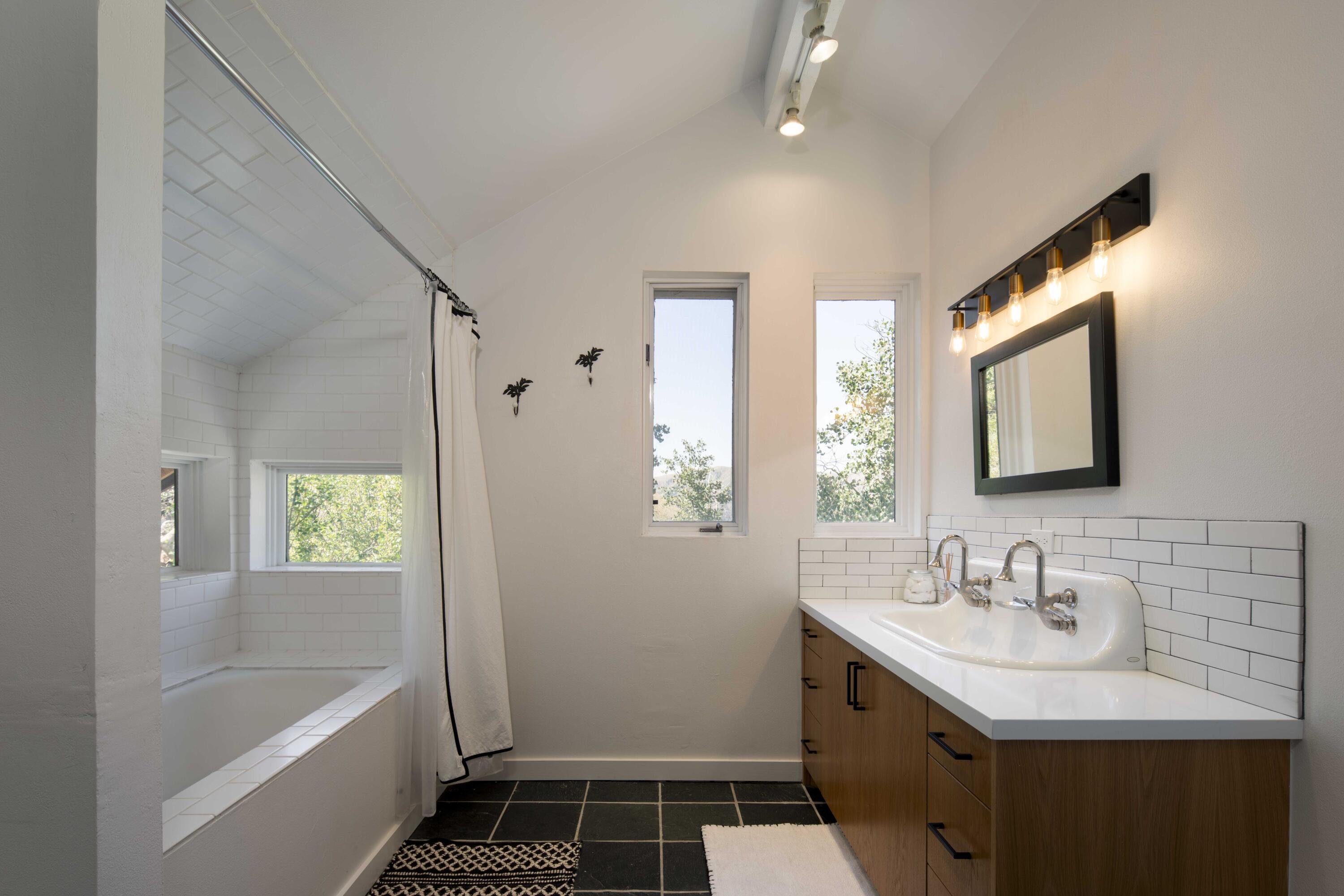 142 Indian Creek Rd Property Photo 31