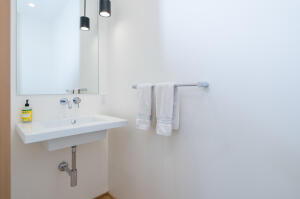 300 W 6th St B Property Photo 6