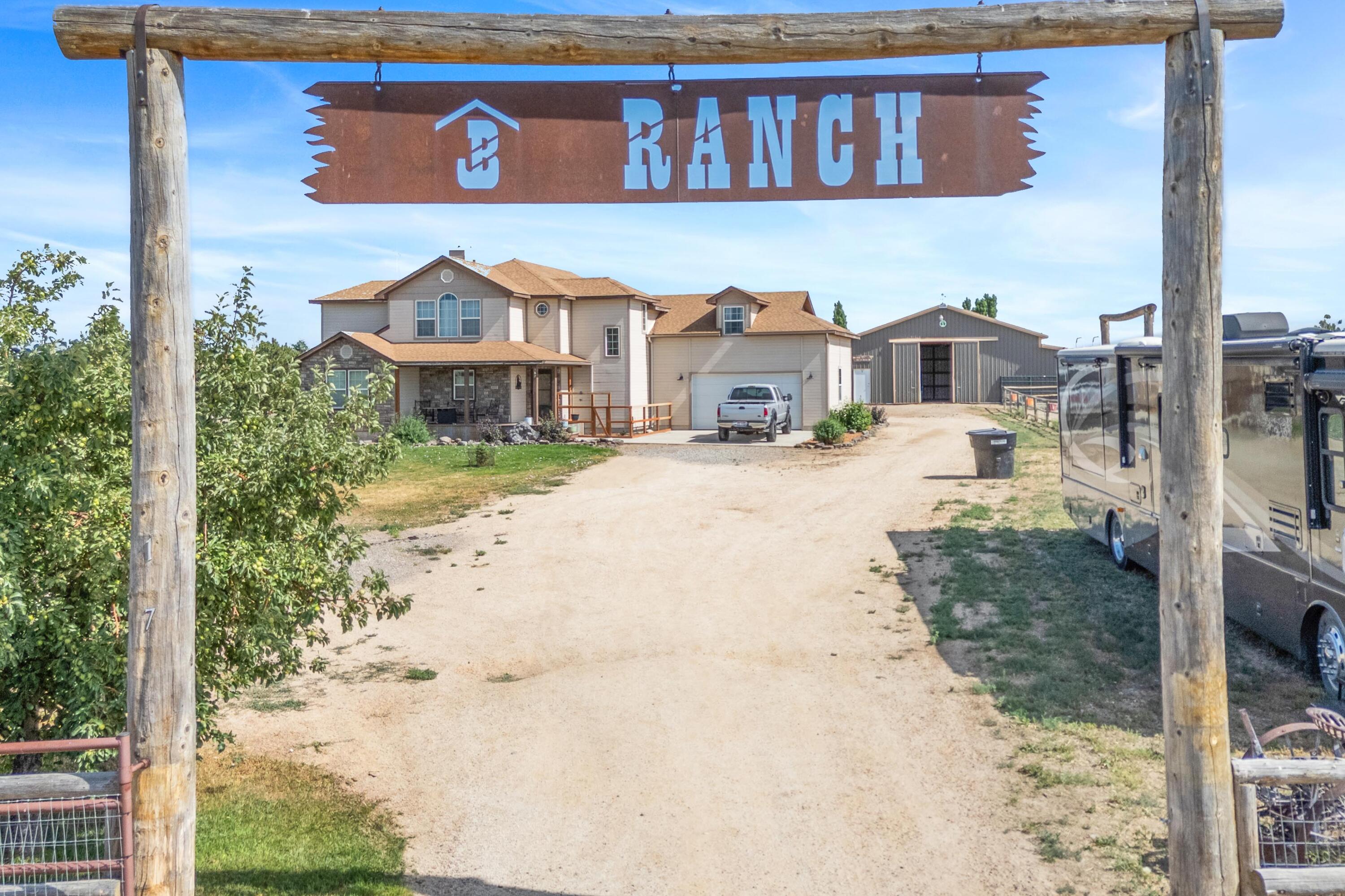 187 E Syringa Loop Property Photo 1