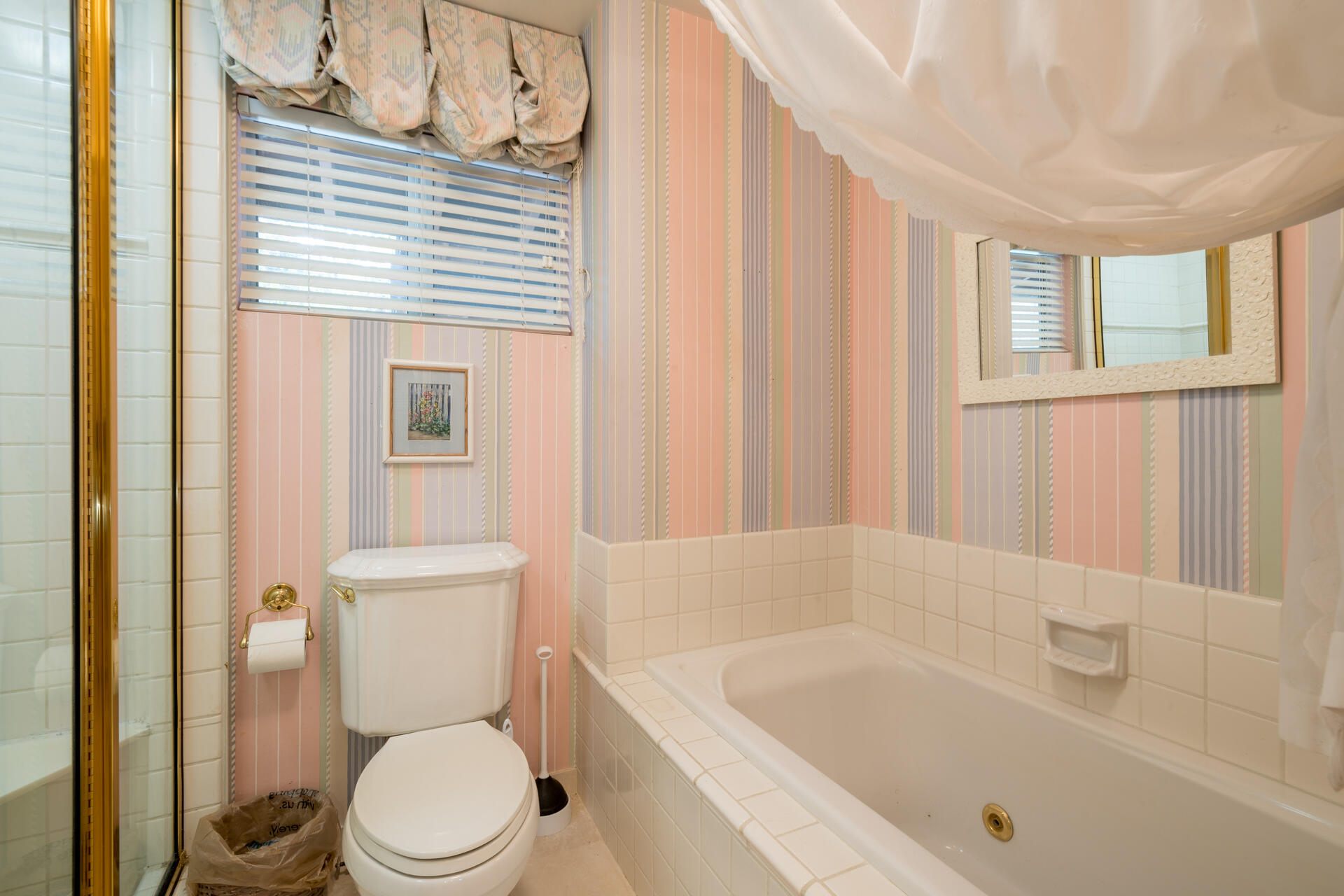 101 Sutton Pl Property Photo 12
