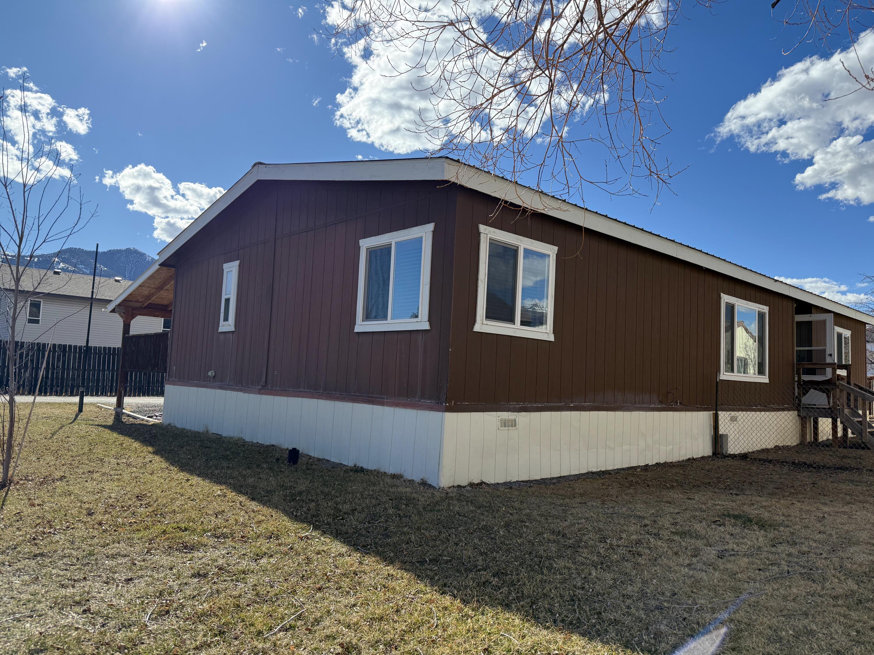 502 Artemesia S Property Photo 4