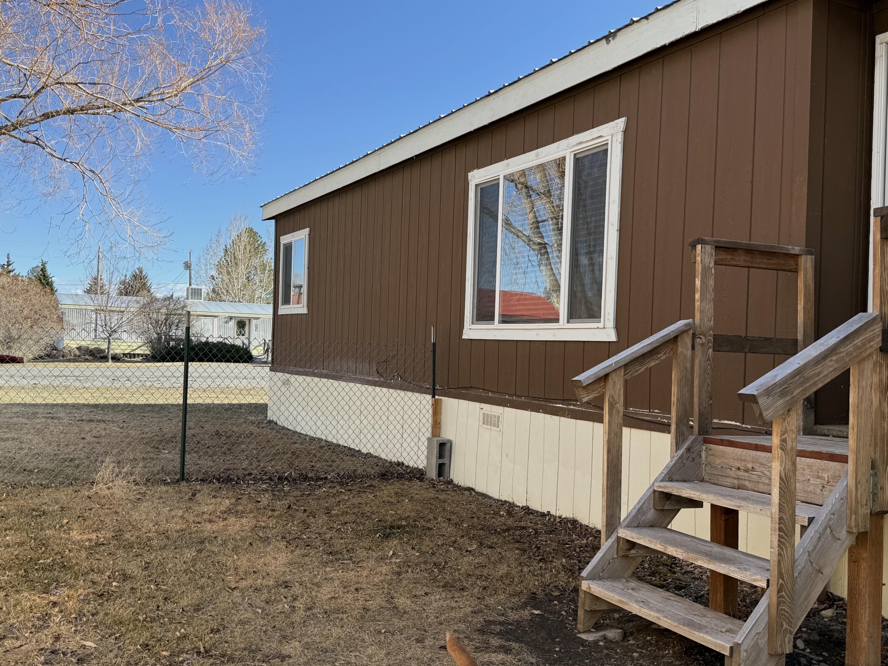502 Artemesia S Property Photo 7