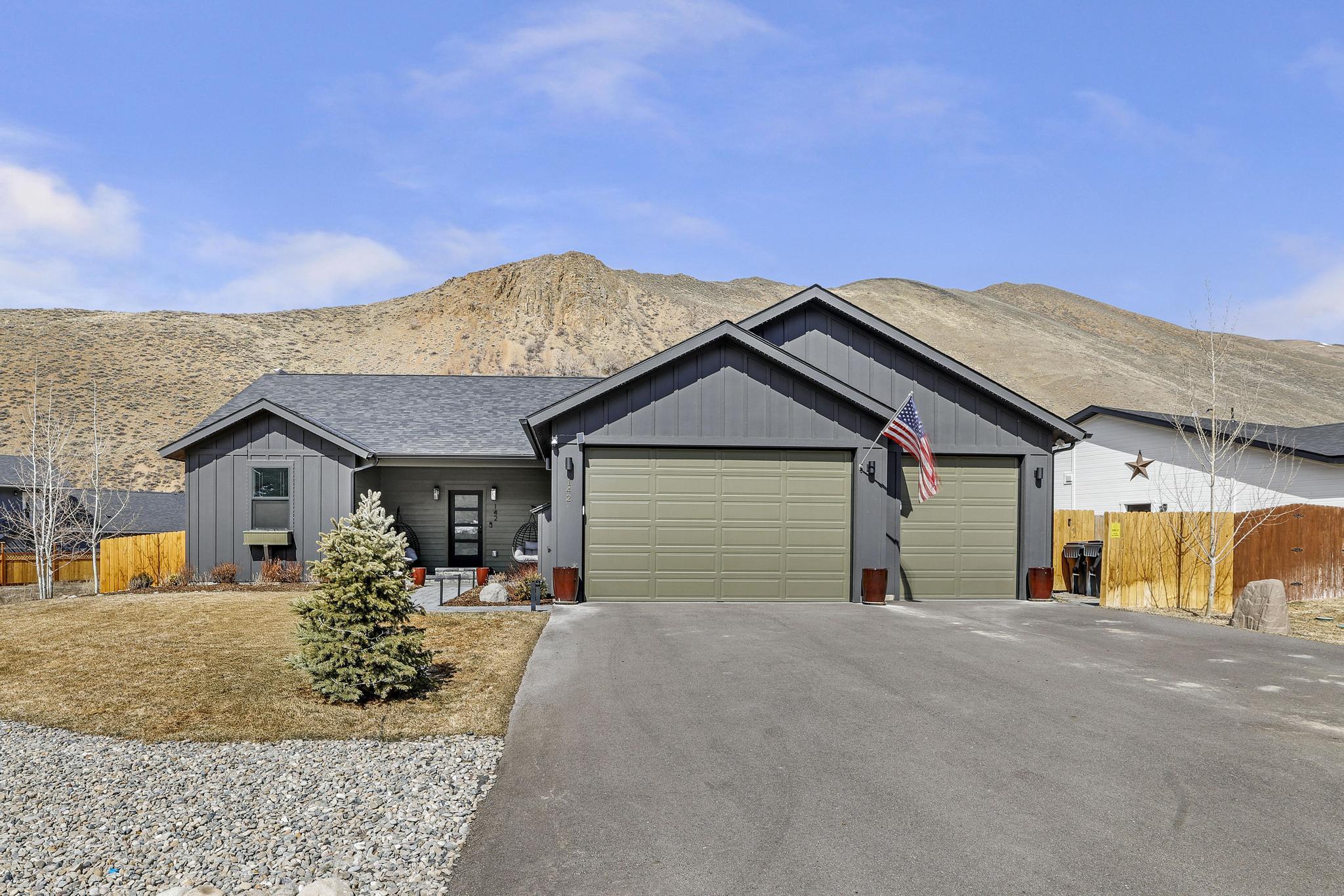 142 Cowcatcher Loop Property Photo 1