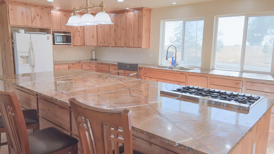 1094 E 1520 N Property Photo 7