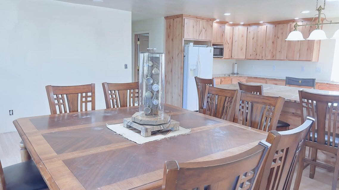 1094 E 1520 N Property Photo 8