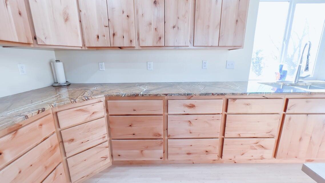 1094 E 1520 N Property Photo 12
